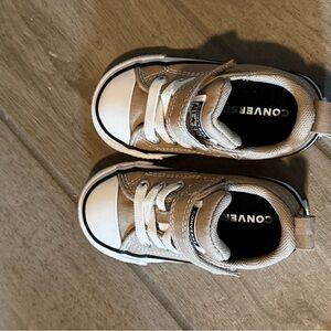 Converse walker baby Shoes - tan and White size 6 - worn ONCE